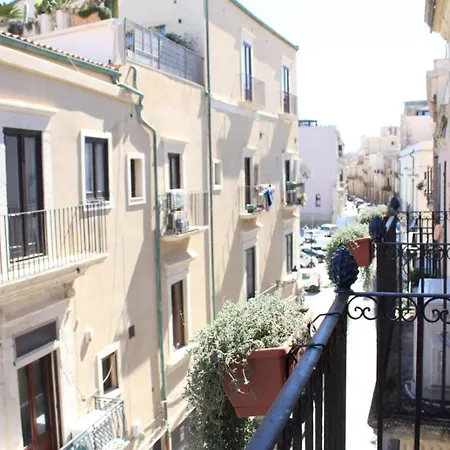 アパートホテル Xenia &