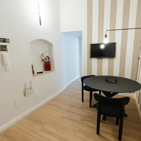 Aparthotel Xenia & *