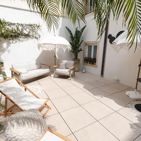 Xenia & アパートホテル 4*