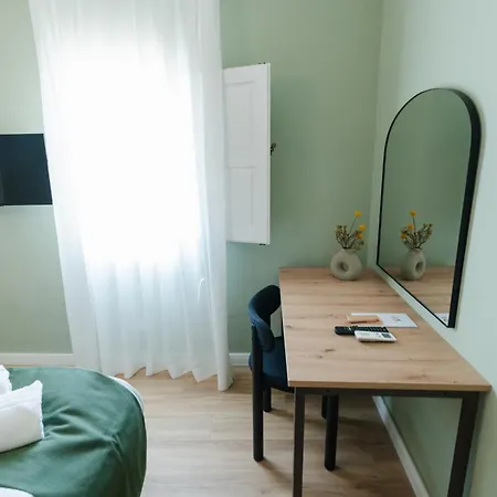 Aparthotel Xenia & *
