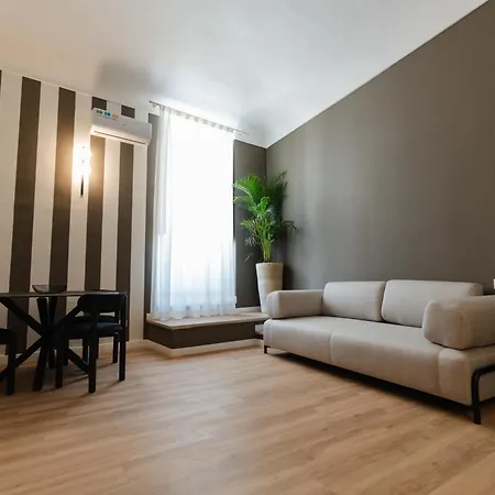 アパートホテル Xenia & 4*