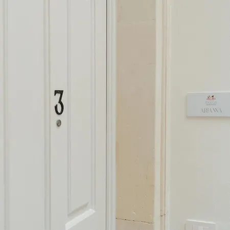 Xenia & アパートホテル 4*