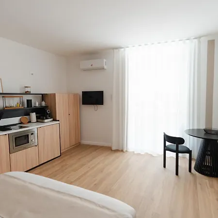 Aparthotel Xenia & *